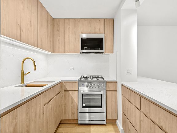 5th image of 200 E 90th St APT 2D