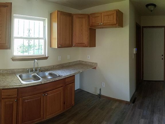 4th image of 662 E 123rd St