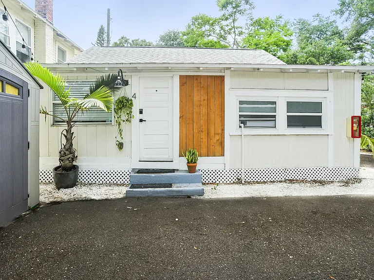 714 Grove St N #6 — Photo 9