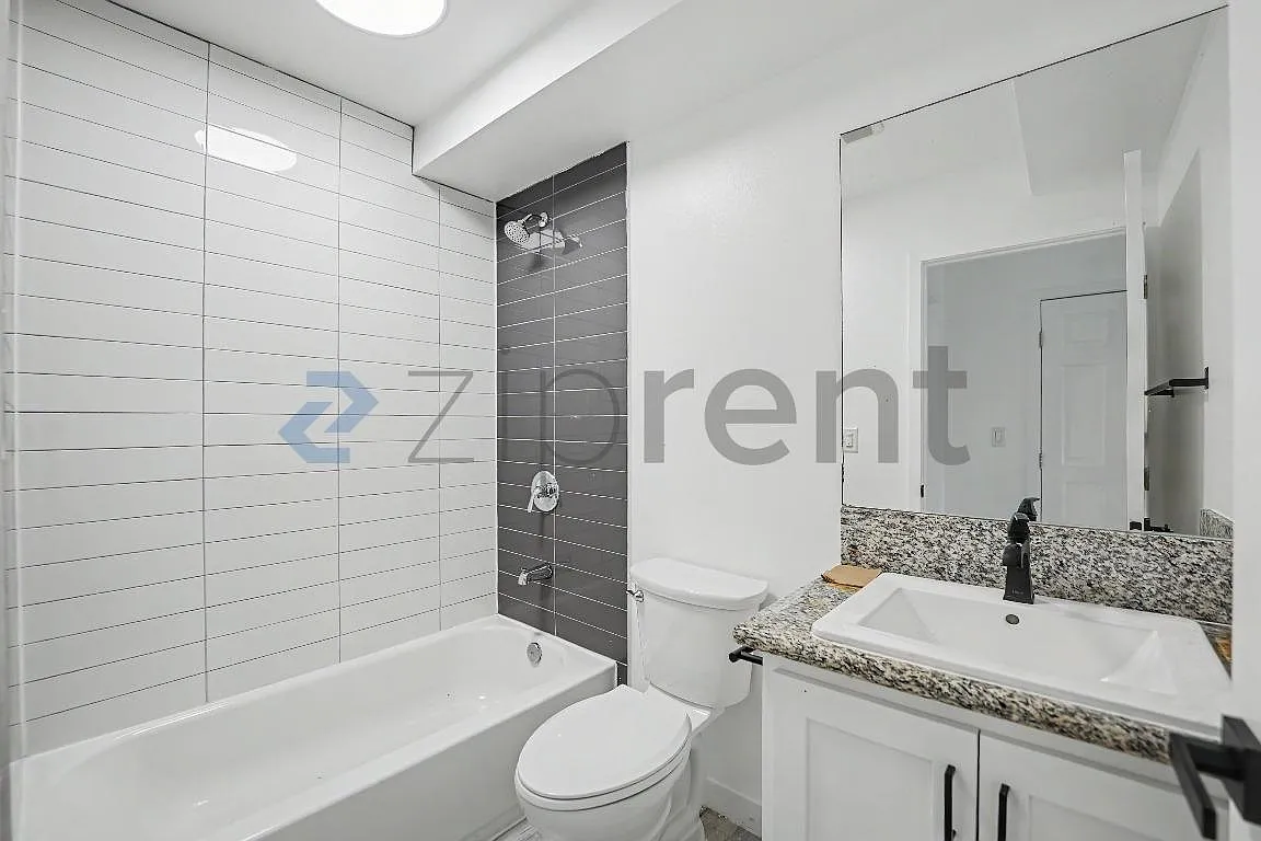 5 bed, 2500 sqft, $4,400 — Photo 4