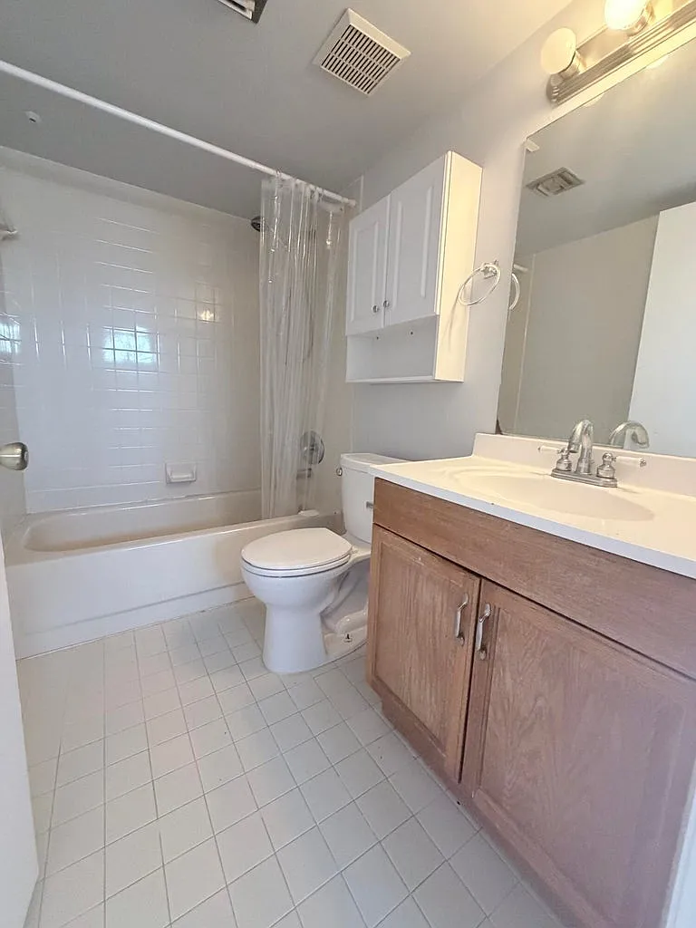 3725 Village Dr — Photo 2