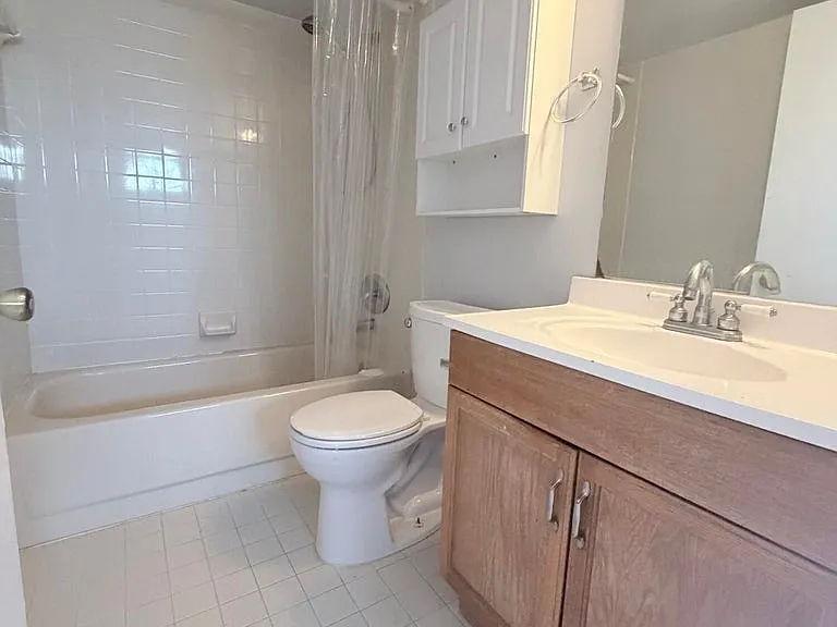 3725 Village Dr — Photo 2