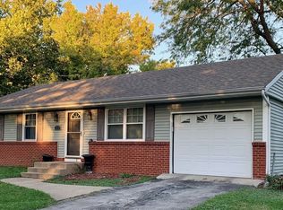 1319 Glenwood Rd, Bloomington, IL