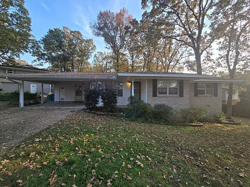 Comfortable 3-Bed Single-Story Home with Carport & Private Backyard — Photo 1