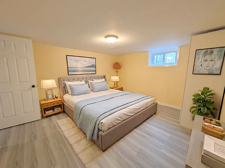 127 Westwood Cres #2 — Photo 9