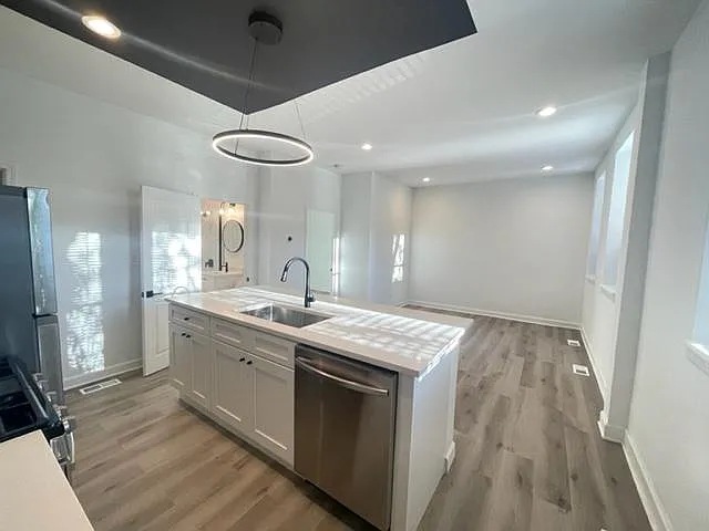 Building Photo - 651 N Paulina St #1S