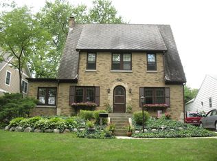 122 Tuttle Ave, Clarendon Hills, IL 60514