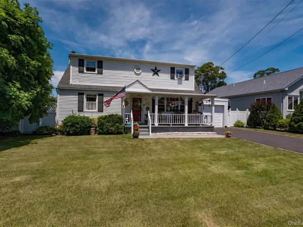 11 Spruce Street, Islip, NY 11751