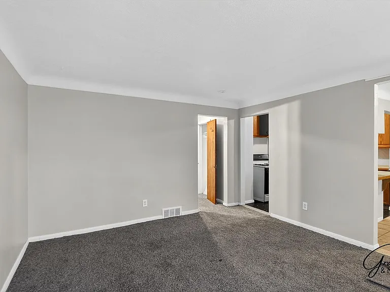11716 Burt Rd — Photo 3