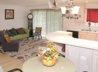 2432 Forest Dr APT 211, Woodridge, IL 60517