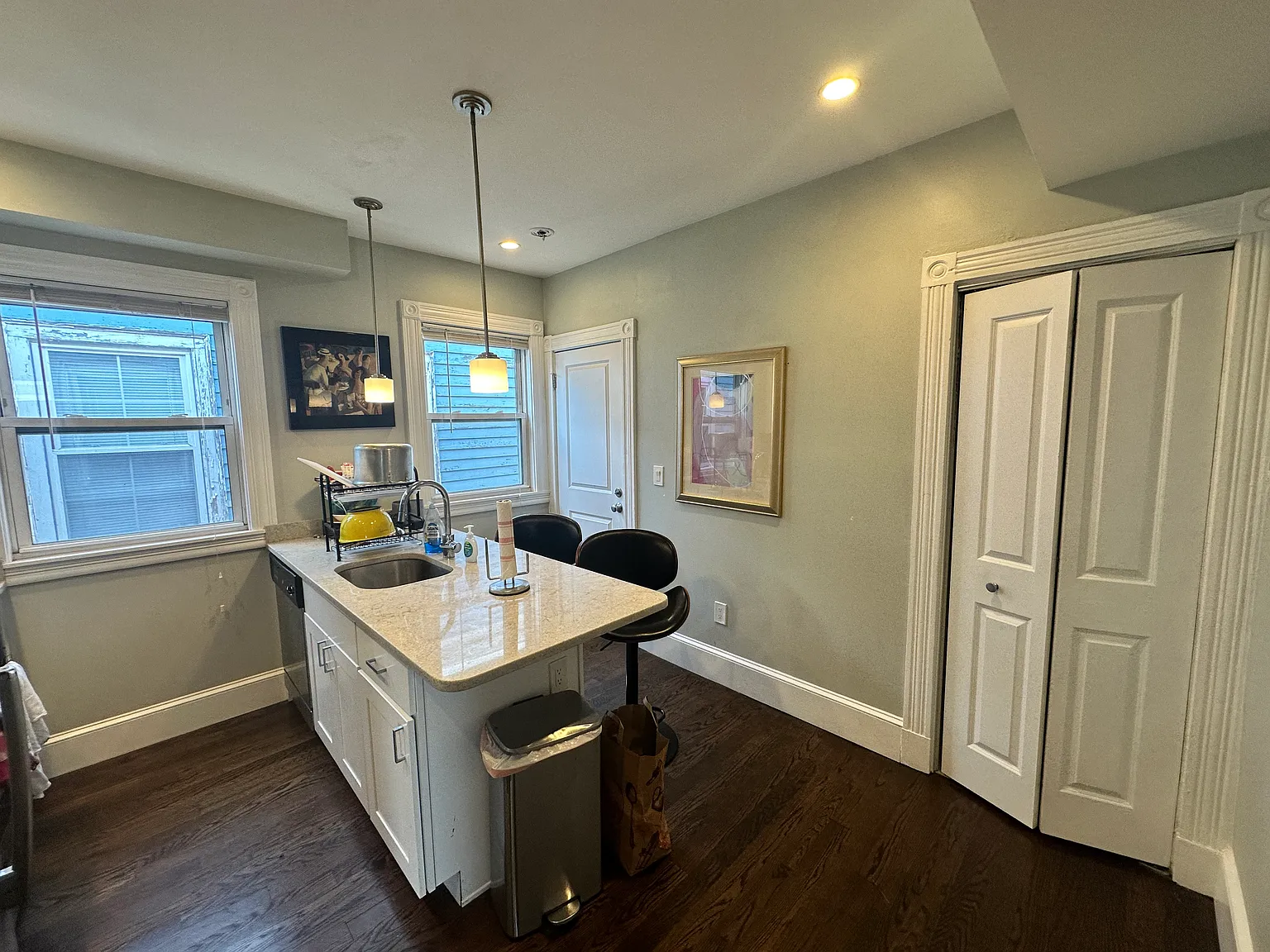 3 bed, 1000 sqft, $3,700 — Photo 2