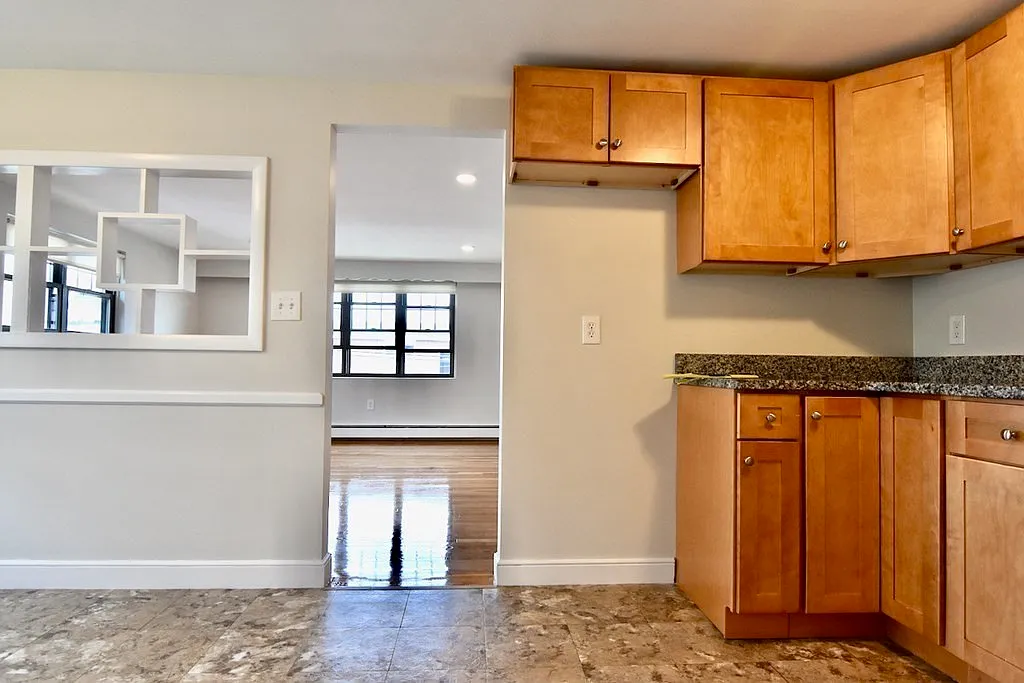 1 bed, 1.0 bath, 800 sqft, $2,100 — Photo 3