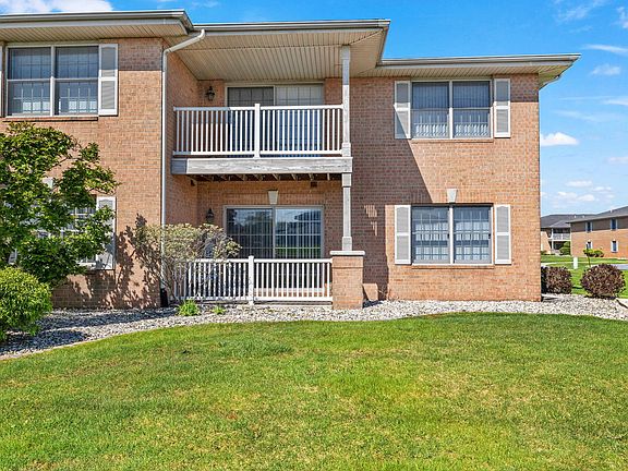 2nd image of 9831 Wildwood Cir #U-2d