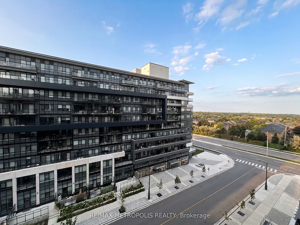 405 Dundas St W #714