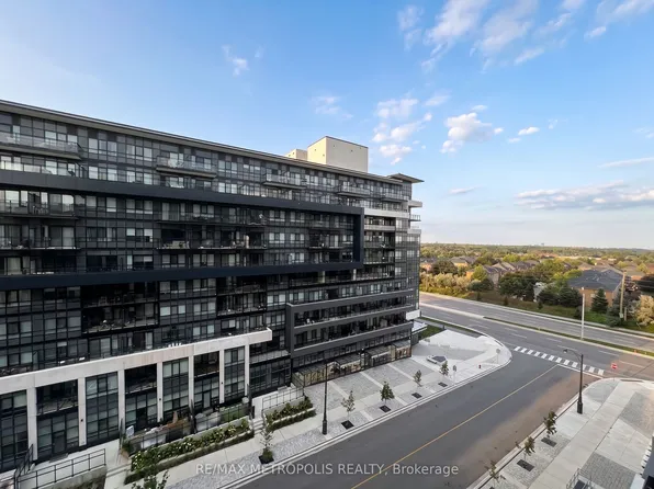 405 Dundas St W, Oakville, ON