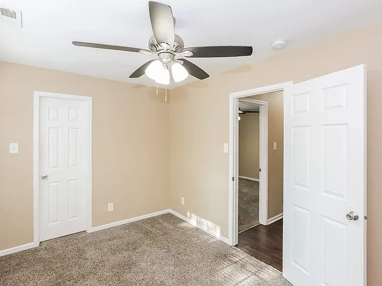 612 N Mulberry St — Photo 1