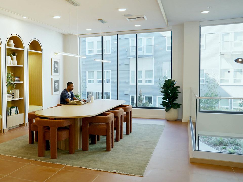 Building Photo 4