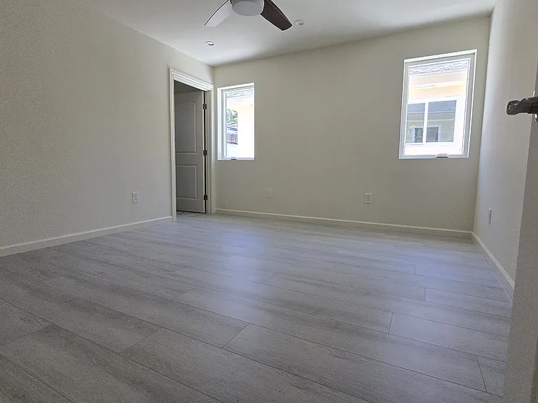 10931 Hayvenhurst Ave — Photo 8