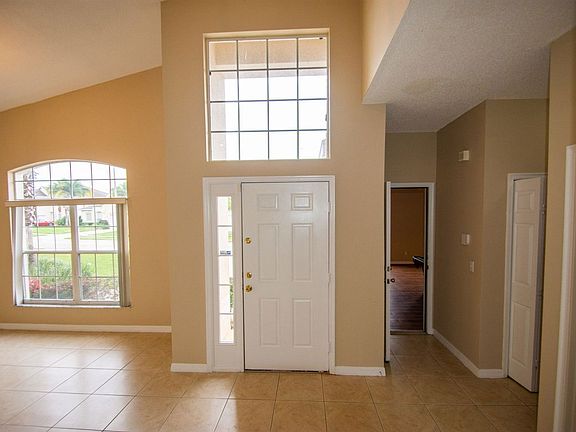 3rd image of 421 Lockbreeze Dr