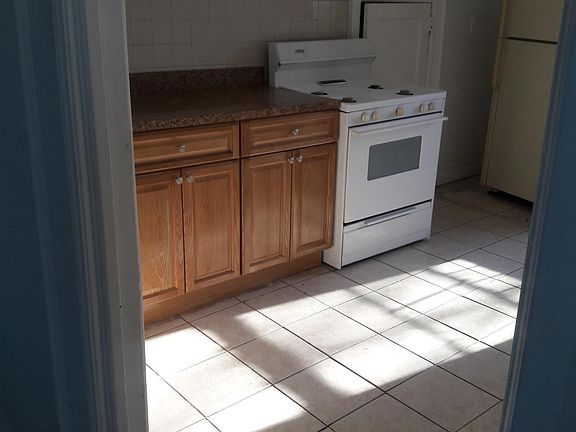 4th image of 936 E 230th St #3