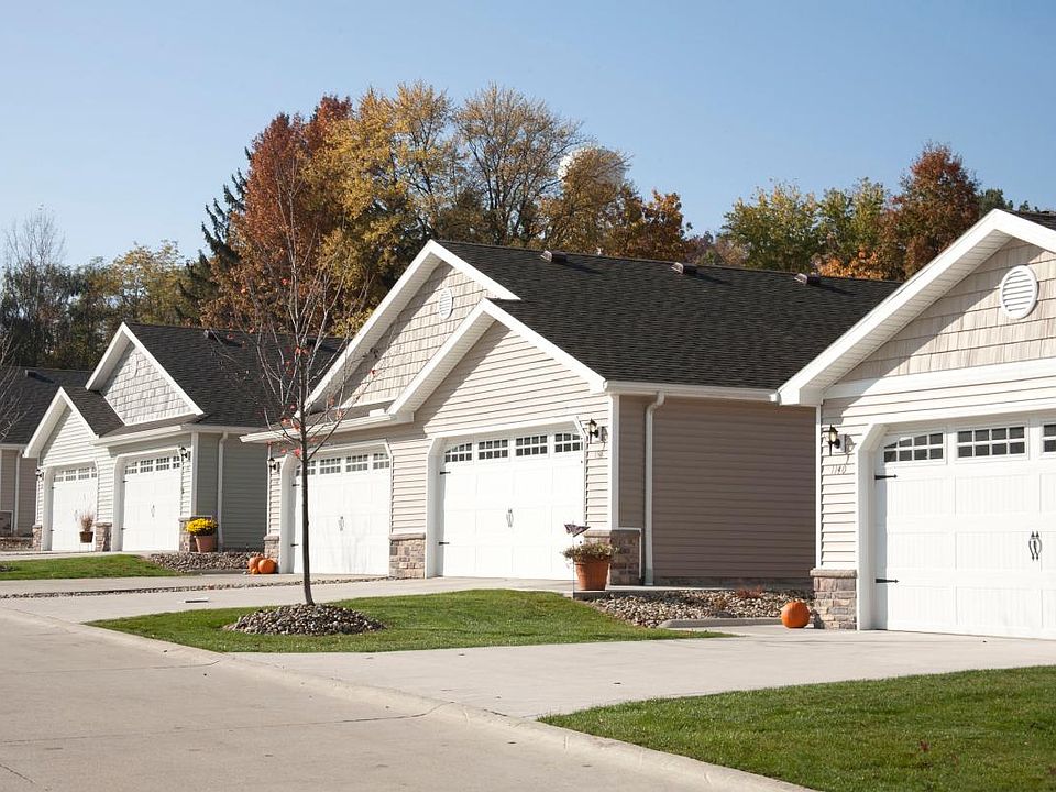 Single-story craftsman style homes
