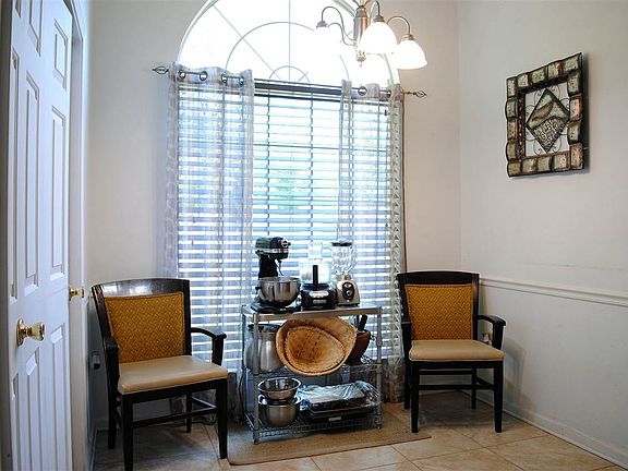 5th image of 4586 Bassett Hall Dr