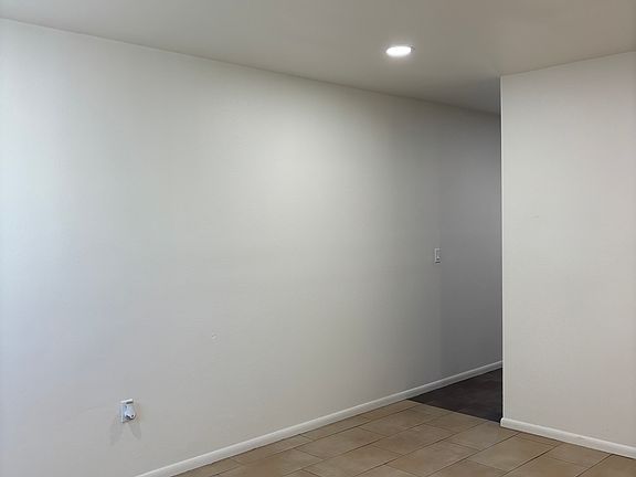3rd image of 218 E 10th St #218