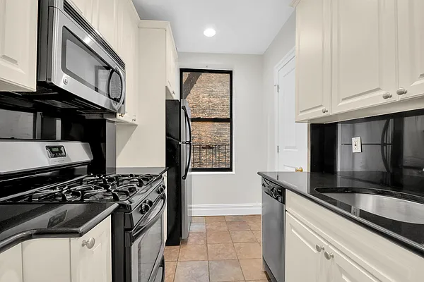 Sold by Compass | media 7