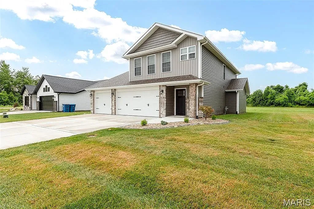 3 bed, 2.5 bath, $2,500 — Photo 2