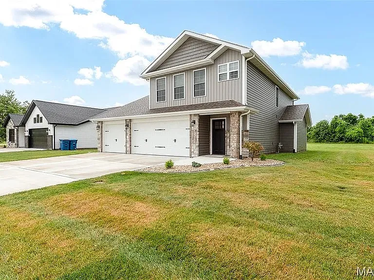 3605 Justine Dr — Photo 2