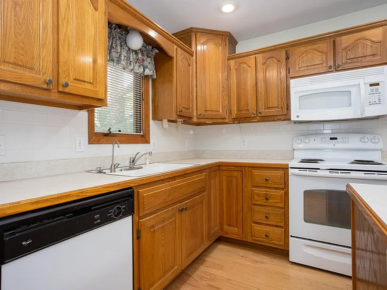 612 S Sparks Ave — Photo 4