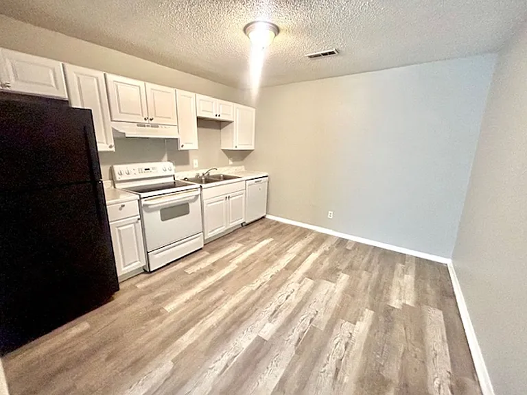 4523 Foster Ave SW — Photo 32
