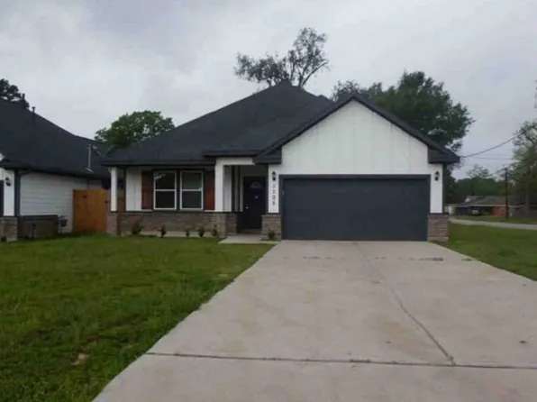 1105 5th St, Hempstead, TX 77445