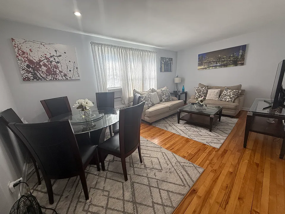 42 Winchester Ave #2A