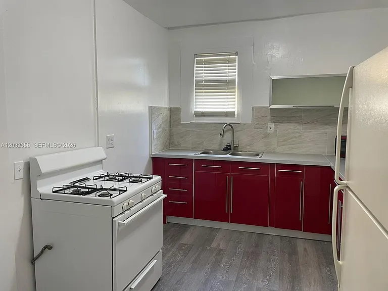 817 4th St #817 — Photo 11