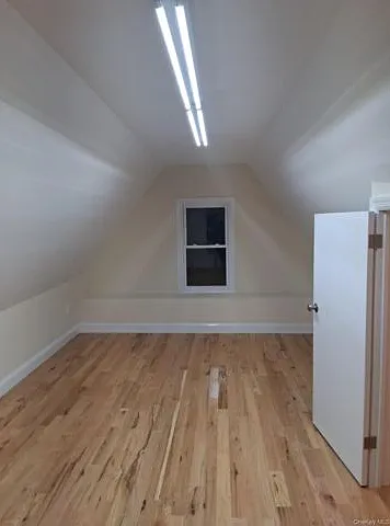 5 bed, 2.0 bath, 2322 sqft, $6,200 — Photo 3