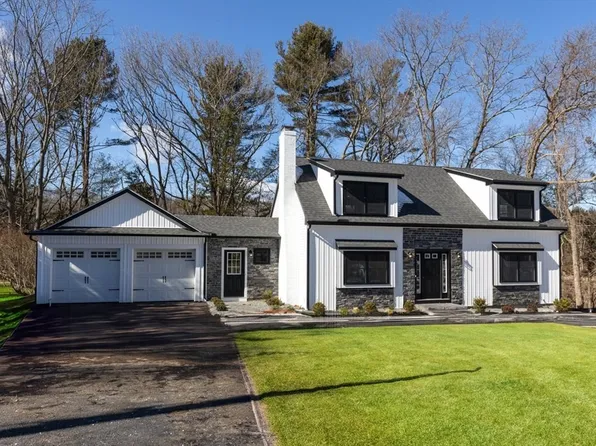 121 Country Ln, Westwood, MA 02090