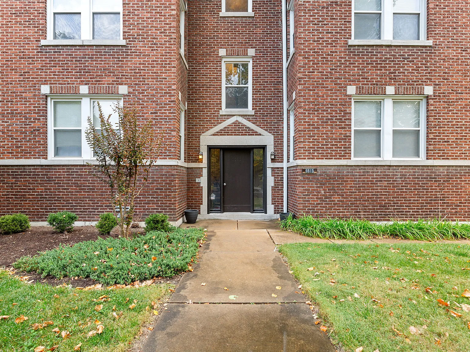 2 bed, $2,095 — Photo 2