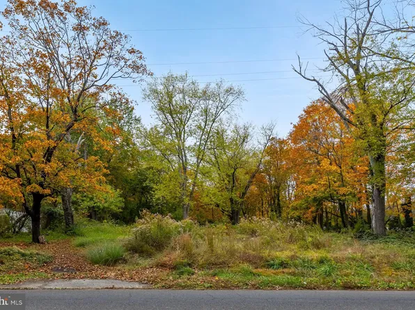 647 Chestnut St, Williamstown, NJ 08094