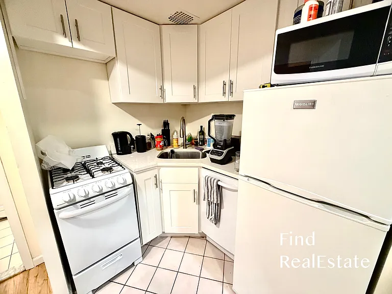 722 Amsterdam Ave #1R — Photo 4