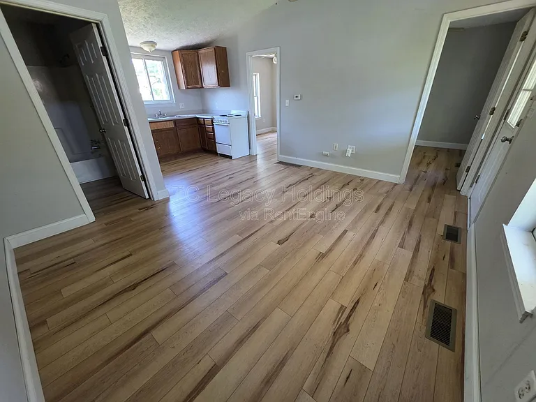 419 1/2 Walnut Ave — Photo 3