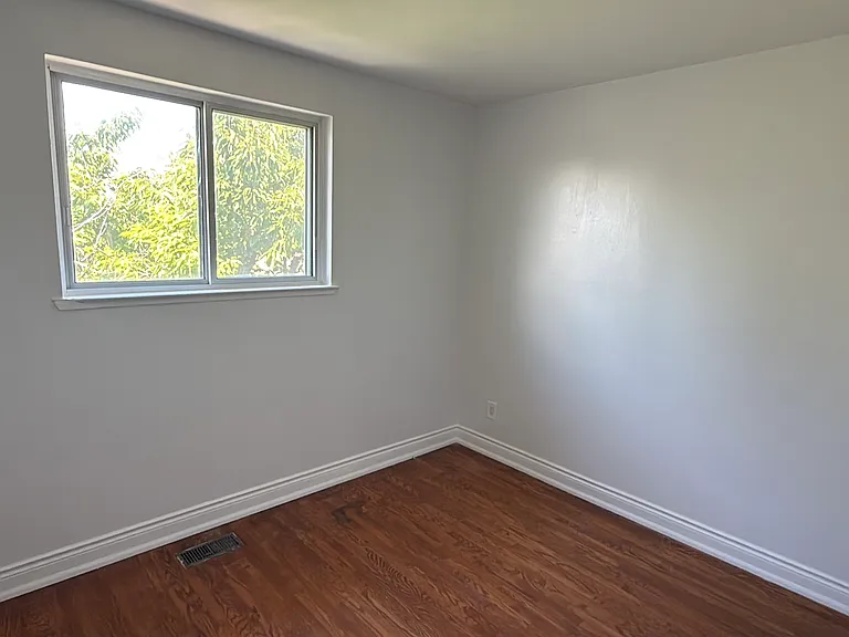 73 Bimini Cres — Photo 12