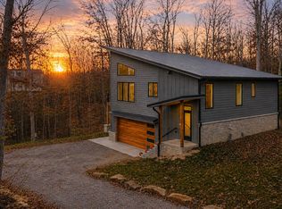 205 Woods Ln, Nashville, IN 47448