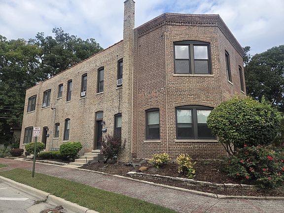 3rd image of 7100 W 110th St APT 1E