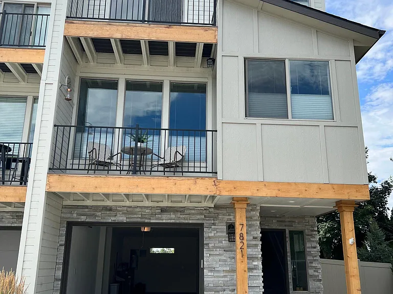 7821 W Crestwood Dr — Photo 2