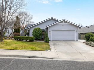 88 Mountain View Dr, Phoenix, OR 97535