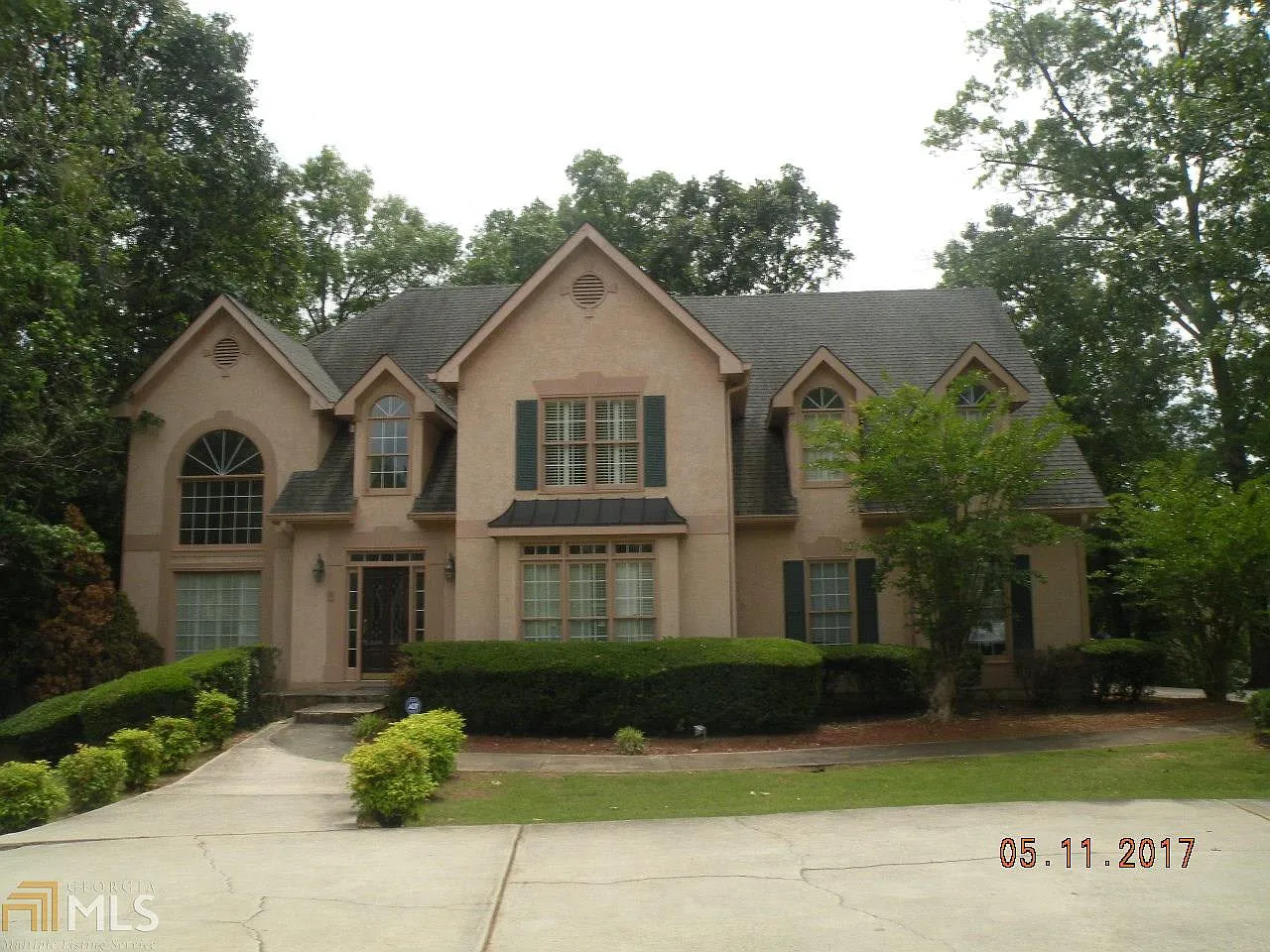 528 Country Club Dr photo 1