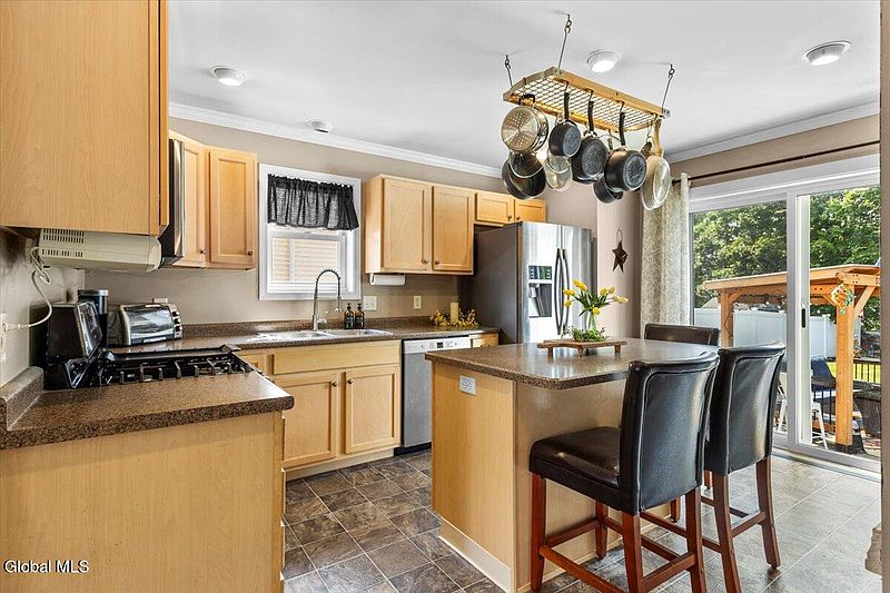 4th image of 17 Red Oak Drive