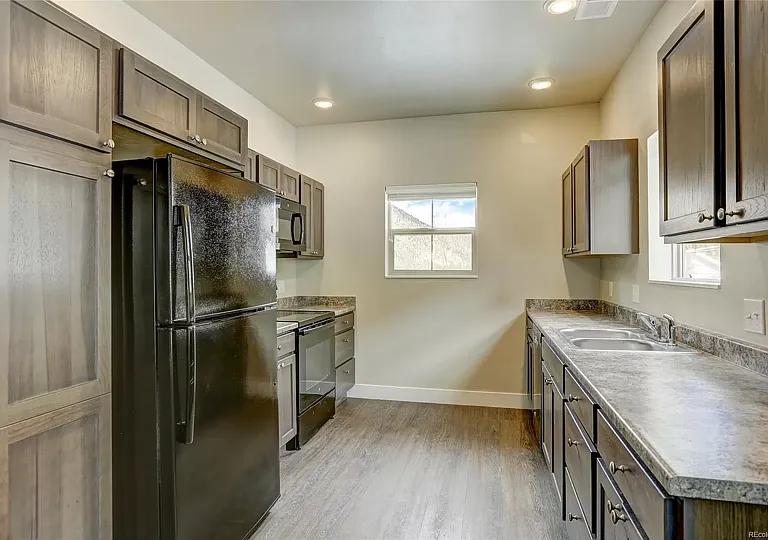1399 Griffith St #6 — Photo 7