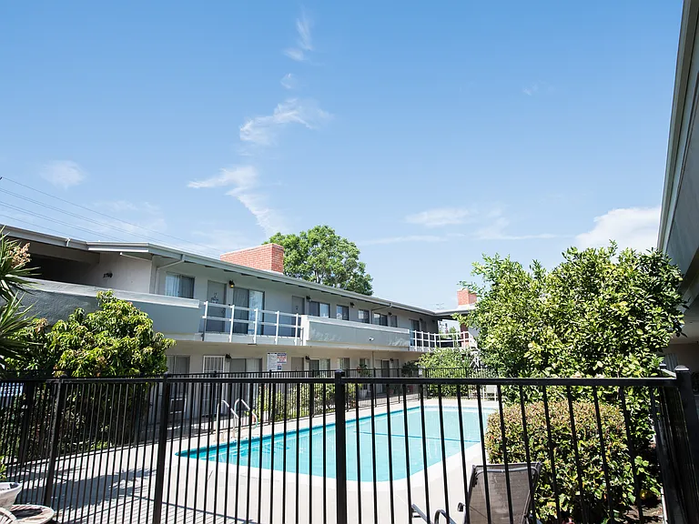 450 Live Oak — Photo 13